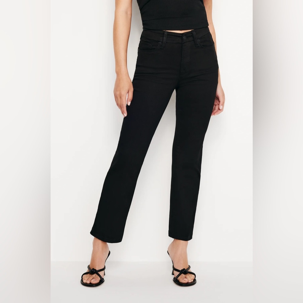 Good American NEVER FADES GOOD PETITE STRAIGHT JEANS - Picture 3 of 15